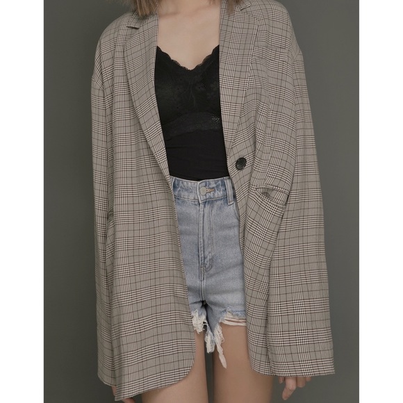 Black lace camisole with build in wireless bra set - Picture 5 of 9